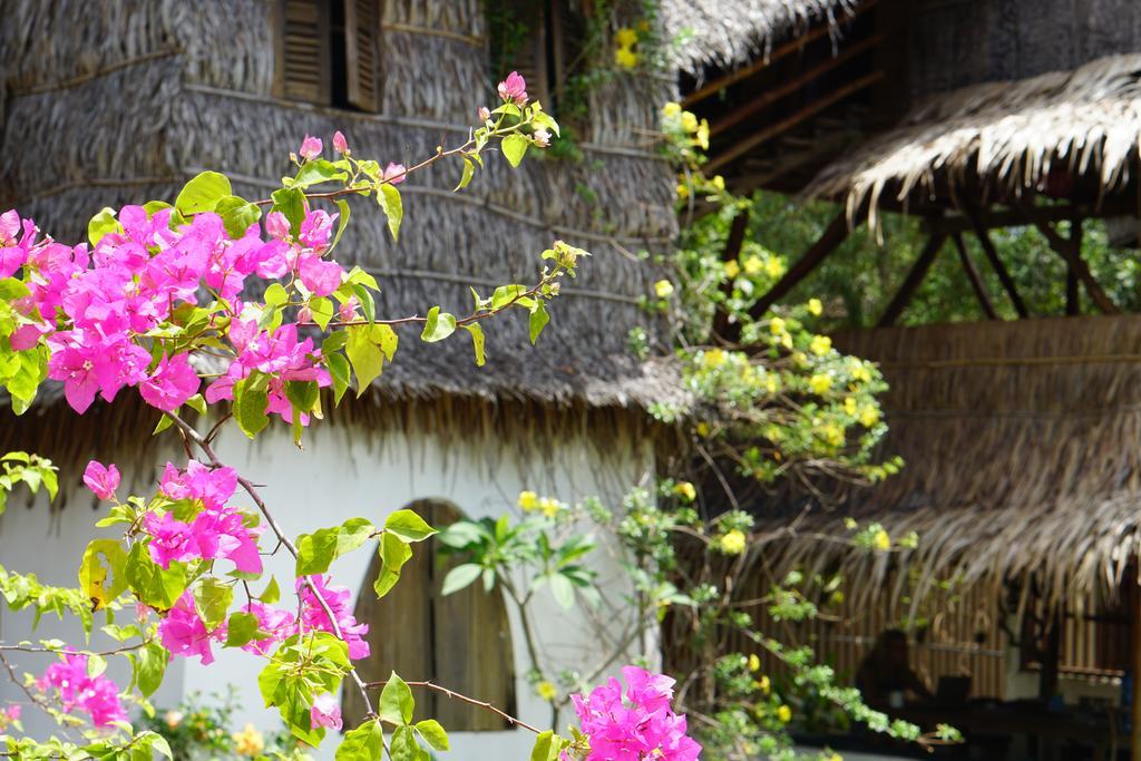 Mama Clares Hotel Sihanoukville Exterior photo